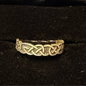 Sterling Silver infinity twist knot ring